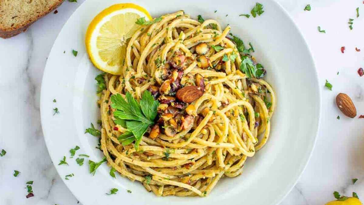 Easy Lemony Garlic Pasta. 