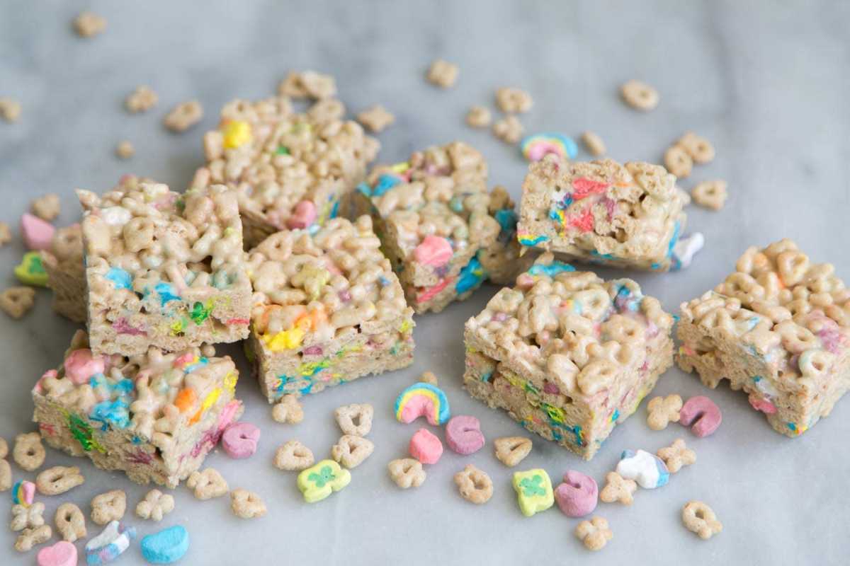 Creamy Delicious Marshmallow Desserts 6 Lucky Charms Marshmallow Treats.