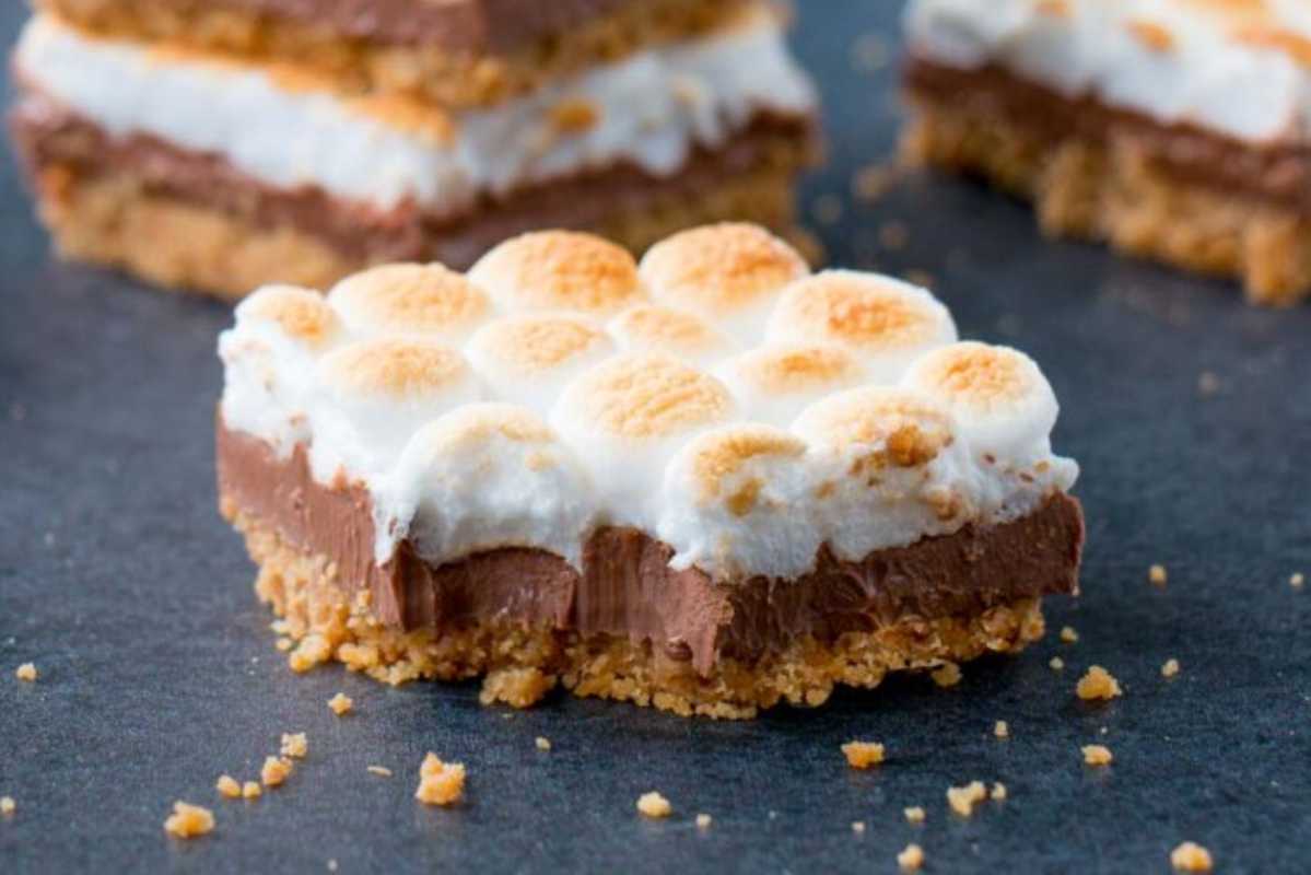 Creamy Delicious Marshmallow Desserts 18 S'Mores Bars {Just 4 Ingredients}.