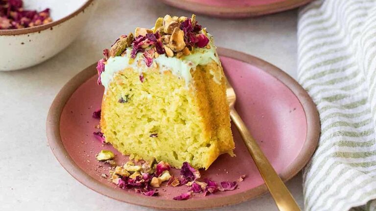 Easy Pistachio Cake Recipe.
