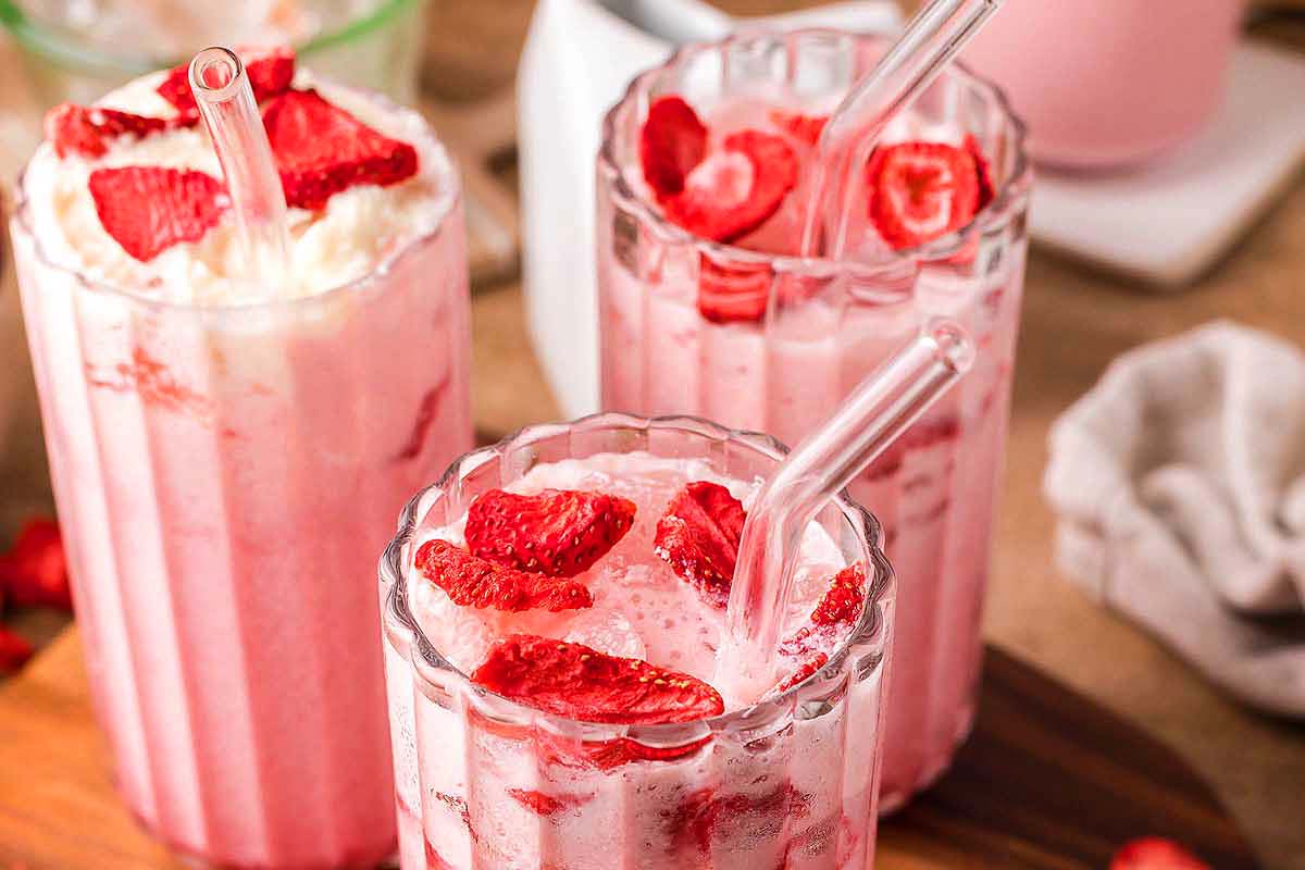 94 Spot-On Copycat Recipes You'll Regret Not Trying Sooner 7 Starbucks Pink Drink.