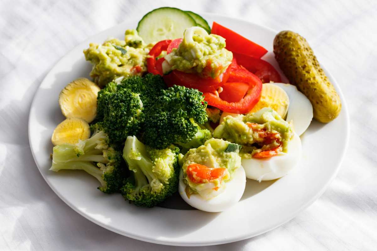 Egg Recipes For Breakfast Lunch And dinner 21 Messy Avocado Eggs Veggies Plate.