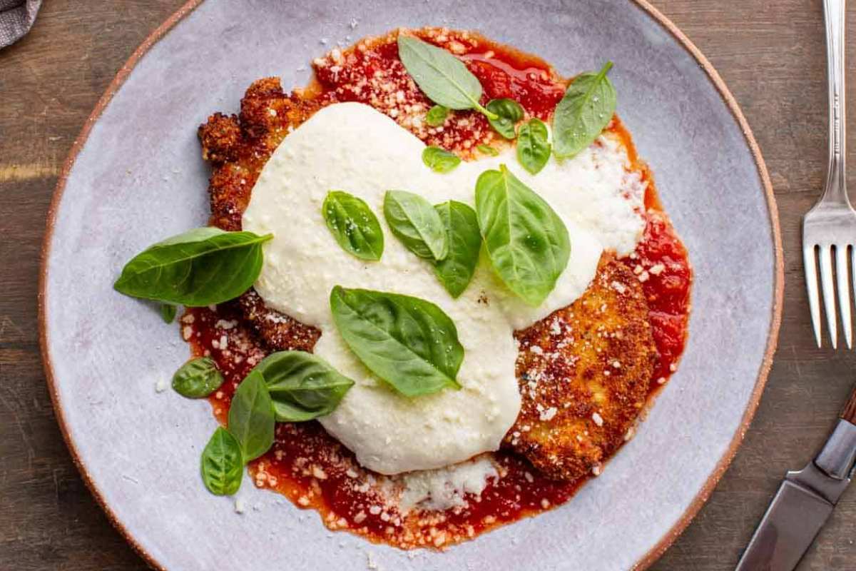 The Best Crispy Chicken Parmesan Recipe. 