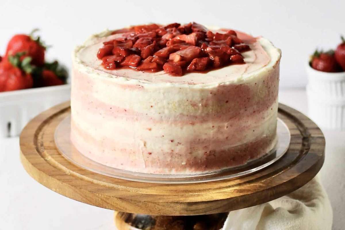 Old Fashioned Ladies Lunch 8 Vanilla Cake With Strawberry Filling.
