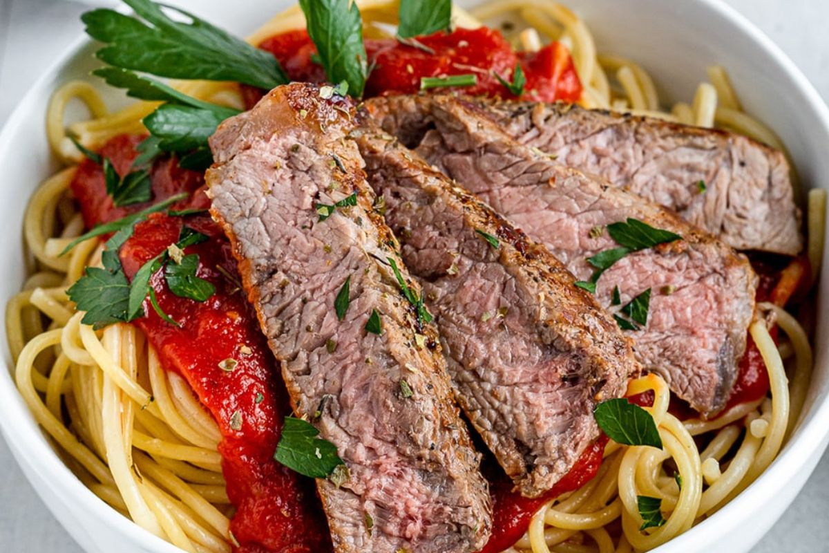 Easy Marinara Steak Pasta (Steak Spaghetti). Photo credit: Kitchen Divas.