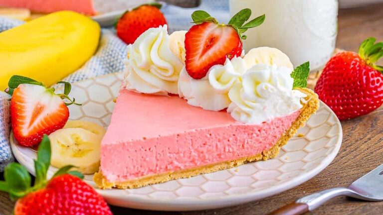 Easy Strawberry Banana Jello Pie (No Bake Recipe).