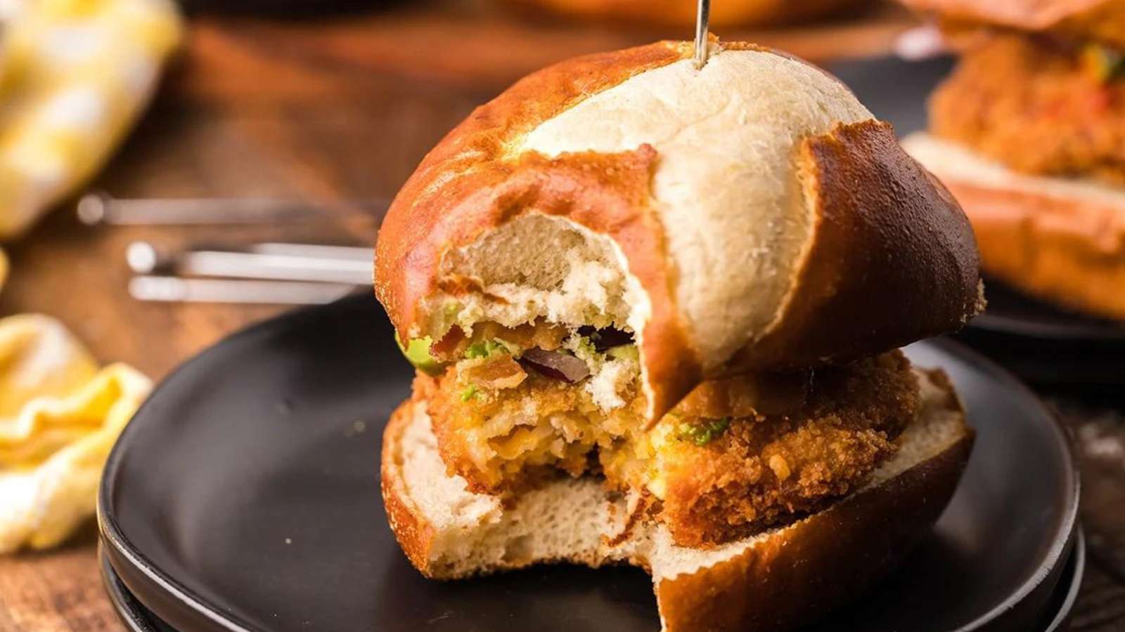 Bacon Mac And Cheese Burger recipe by Kitchen Divas.