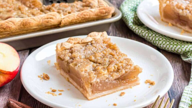 Apple Slab Pie With Buttery Crumb Topping recipe by Simply Stacie.