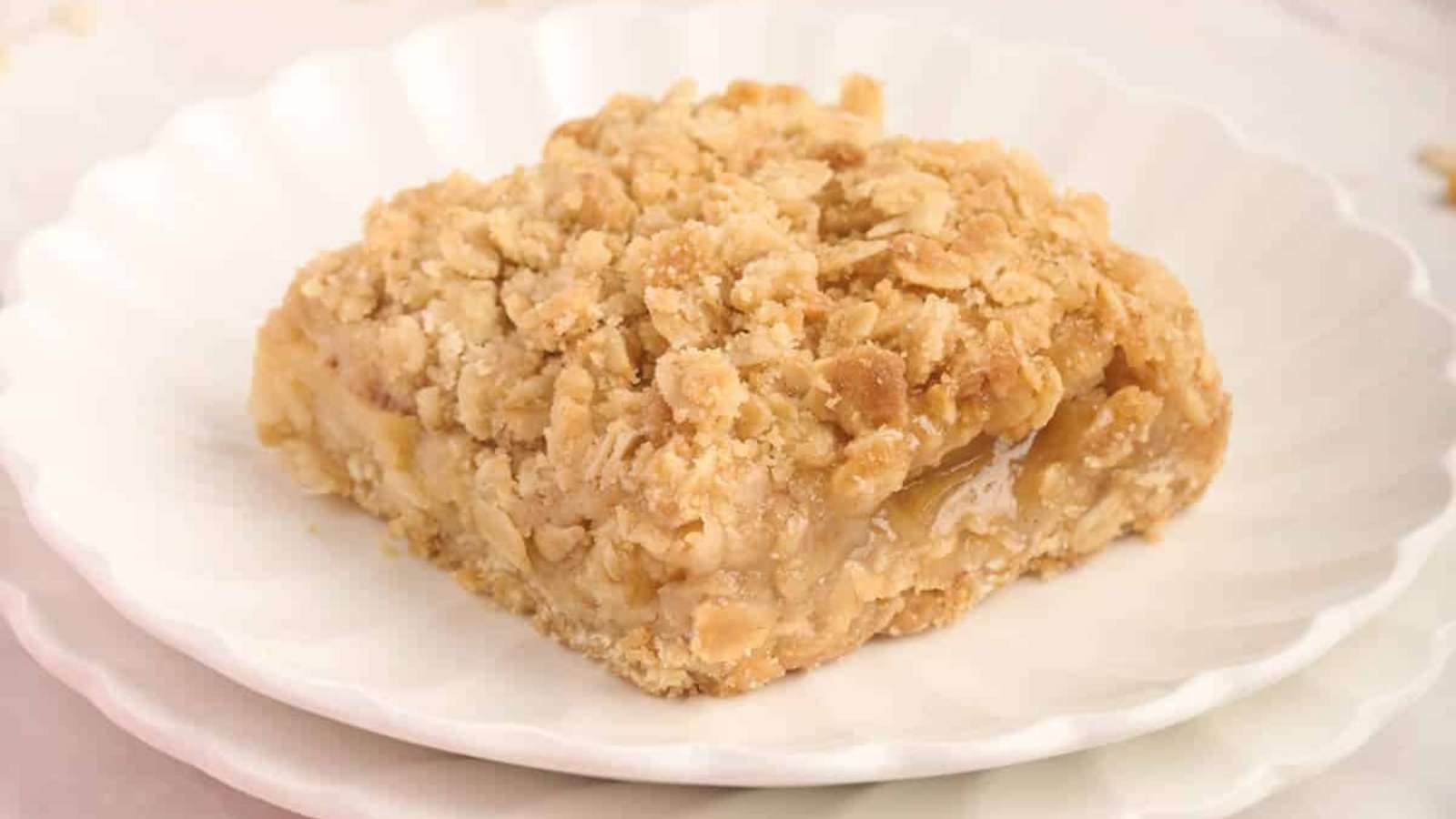 Homemade Apple Crisp Bars recipe by Simply Stacie.