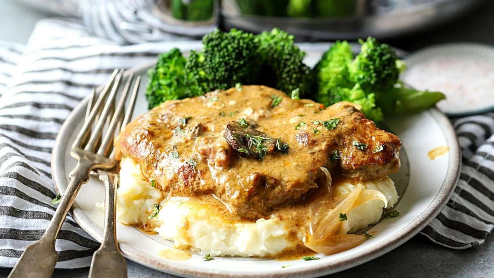 Easy Crock Pot Pork Chops recipe by Suburban Simplicity.