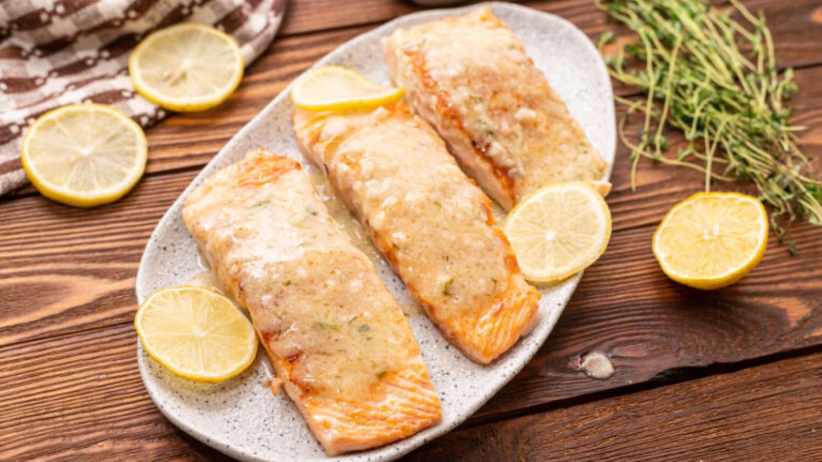 33 Easy Seafood Dinners That’ll Have You Skipping Takeout 29 Lemon Garlic Salmon recipe by The Cookin Chicks.