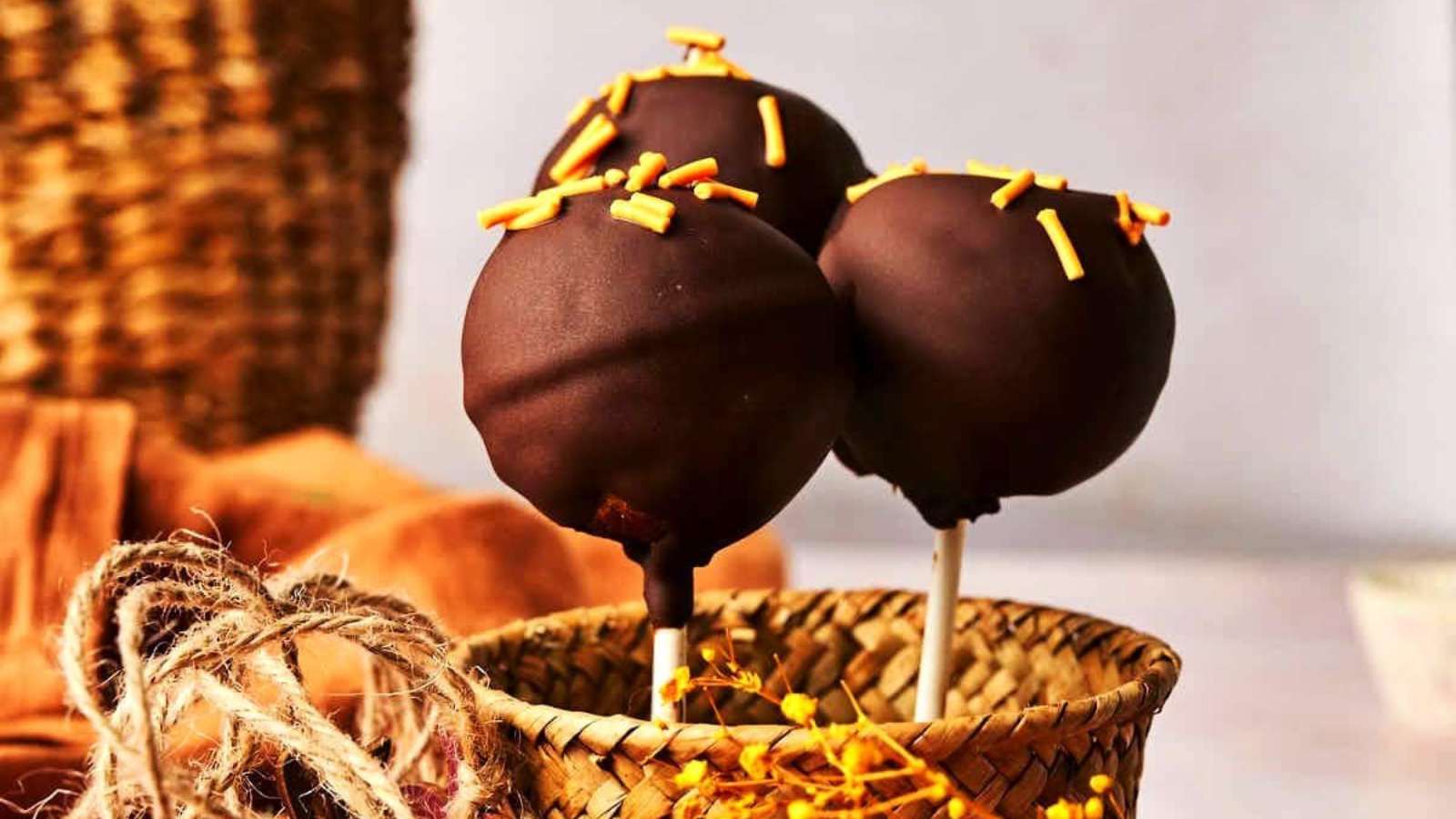 Pumpkin Cake Pops recipe by In the Kitch.